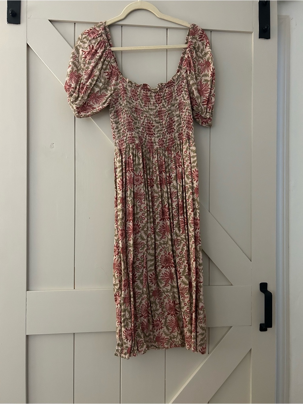 Smocked Puff-Sleeve Midi Dress in Beige and Rose Floral